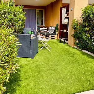 https://appartement-cap-esterel-vue-mer.fr-provencehotel.com